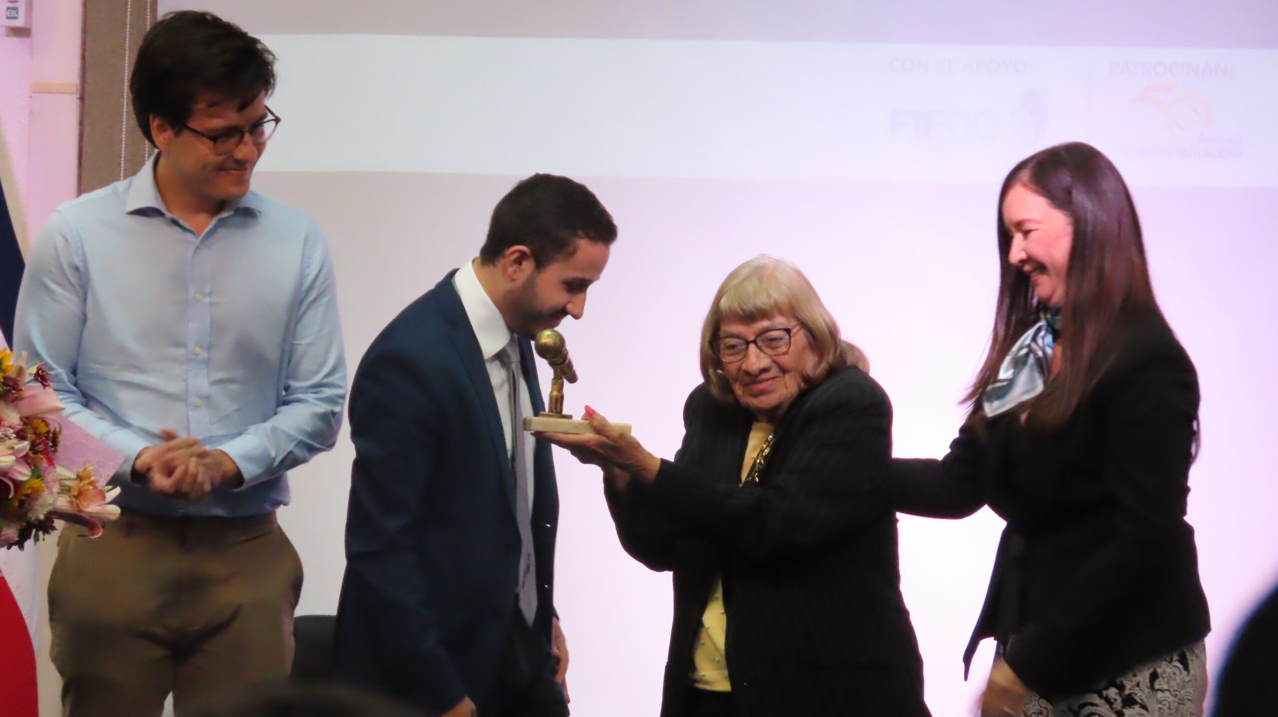 CCDCR recibe premio “Norma Loaiza Gutiérrez” por Campaña de Salud Bucodental Inclusiva
