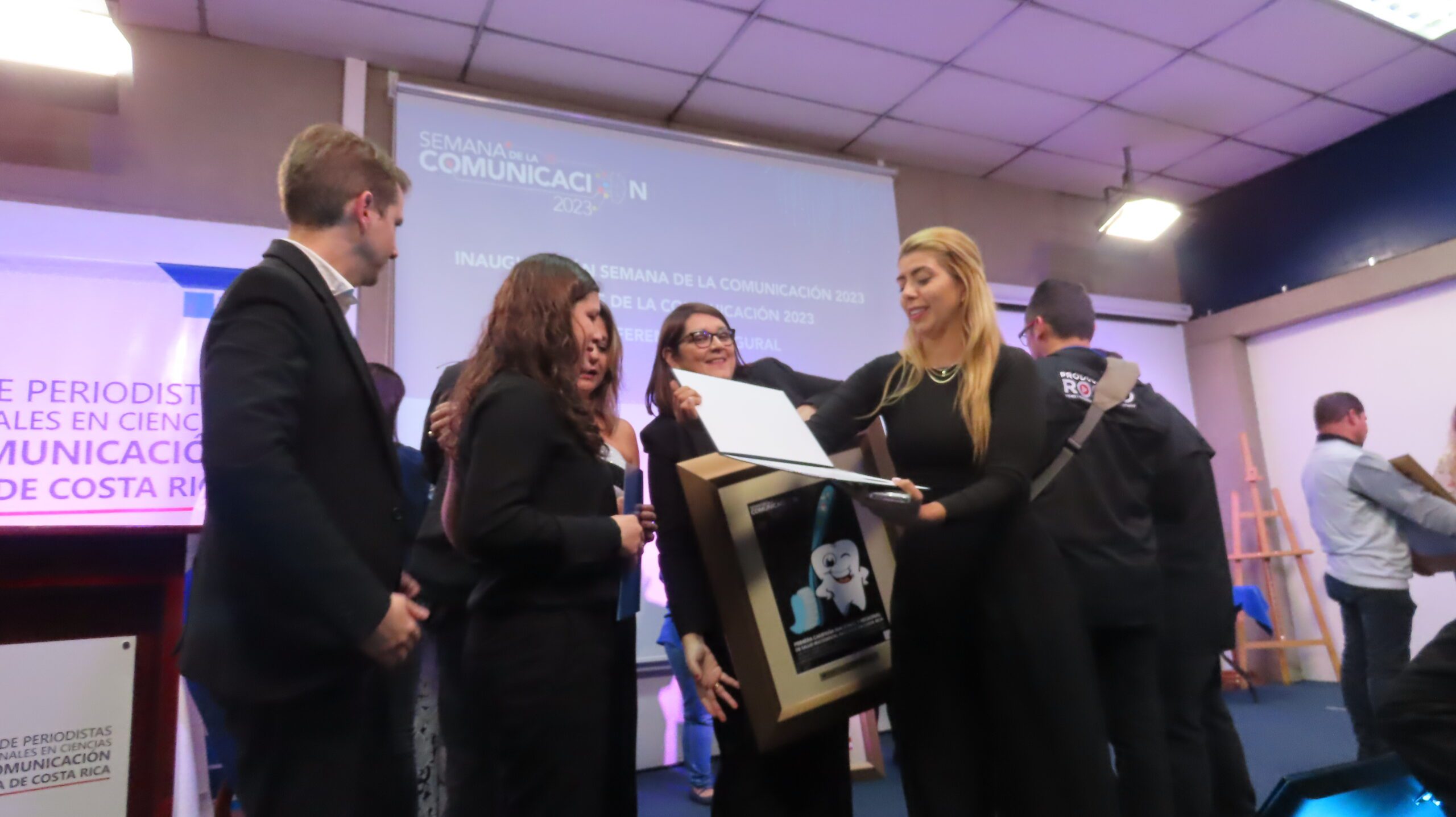 CCDCR recibe premio “Norma Loaiza Gutiérrez” por Campaña de Salud Bucodental Inclusiva